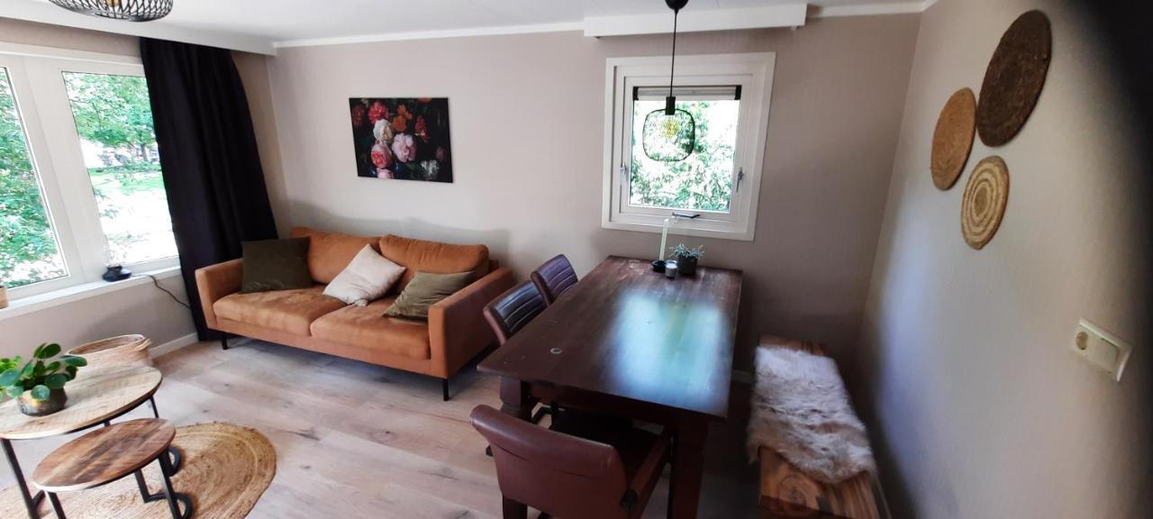 ホテル Chalet Op Bosrijk Familiepark ラールテ エクステリア 写真