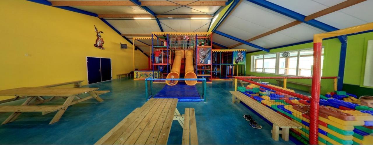 ホテル Chalet Op Bosrijk Familiepark ラールテ エクステリア 写真